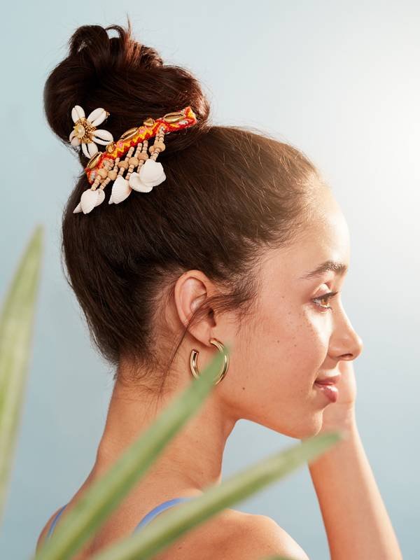 hair-accessories-for-the-beach